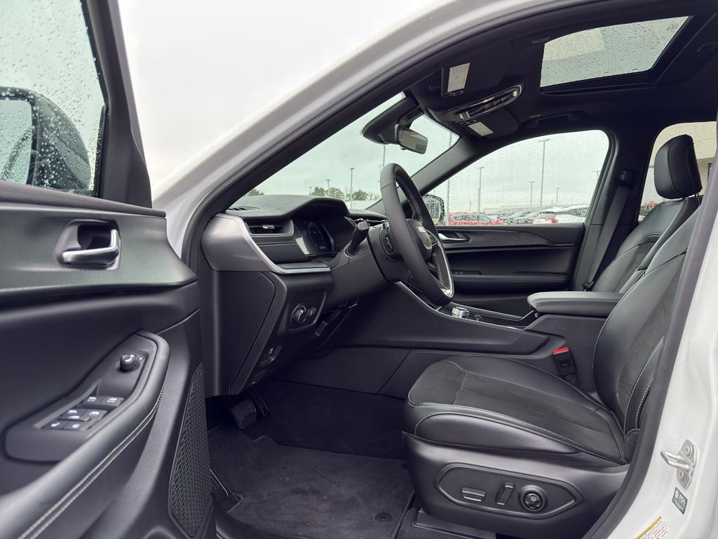 new 2025 Jeep Grand Cherokee L car, priced at $44,902