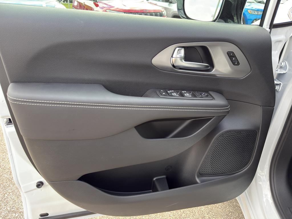 new 2026 Chrysler Pacifica car, priced at $45,525