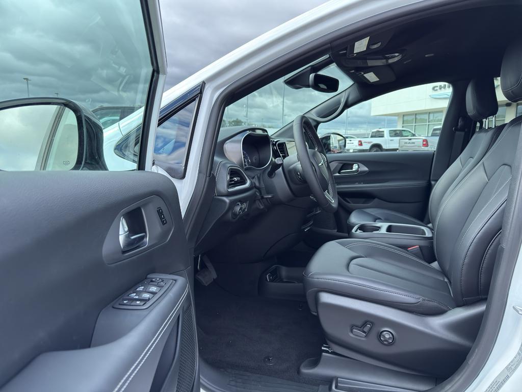new 2026 Chrysler Pacifica car, priced at $45,525