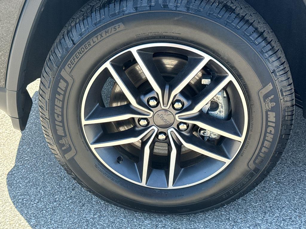 used 2022 Jeep Grand Cherokee WK car, priced at $30,895