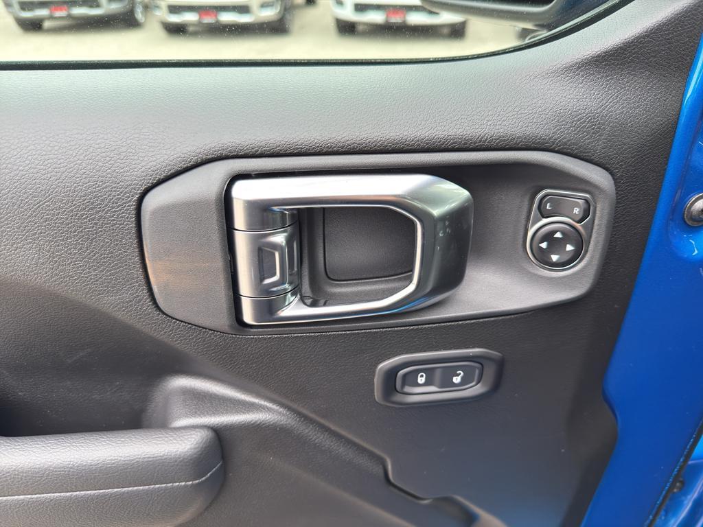 new 2025 Jeep Gladiator car, priced at $54,062