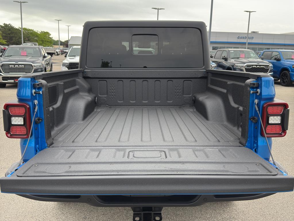 new 2025 Jeep Gladiator car, priced at $54,062