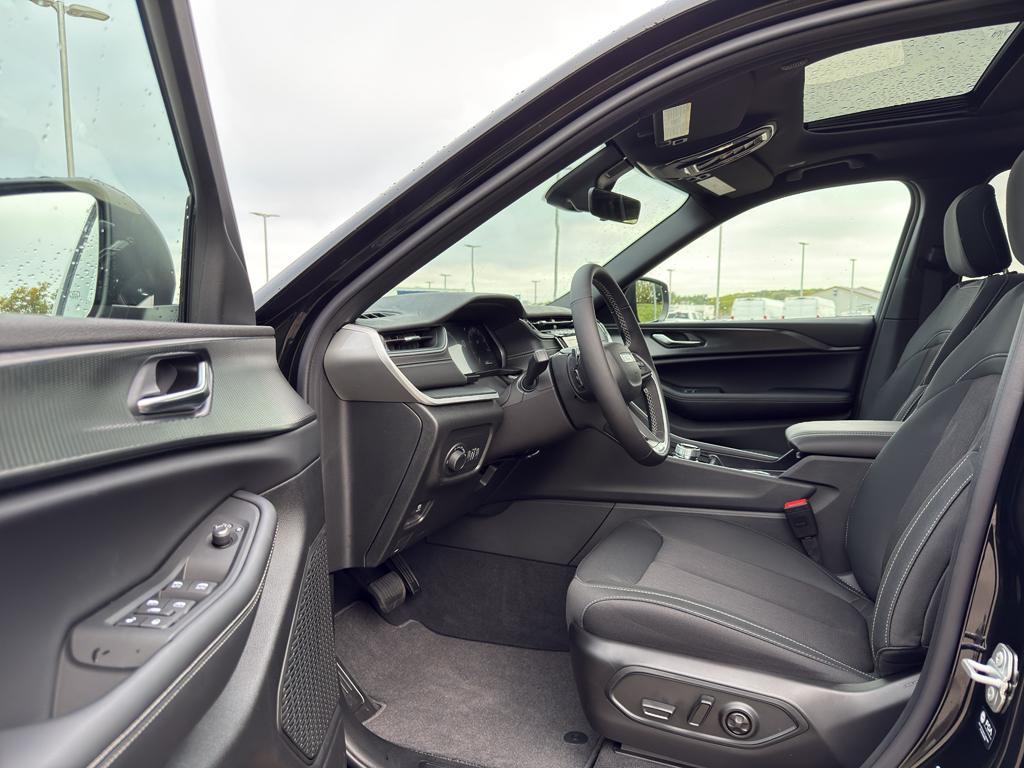 new 2025 Jeep Grand Cherokee L car, priced at $44,910