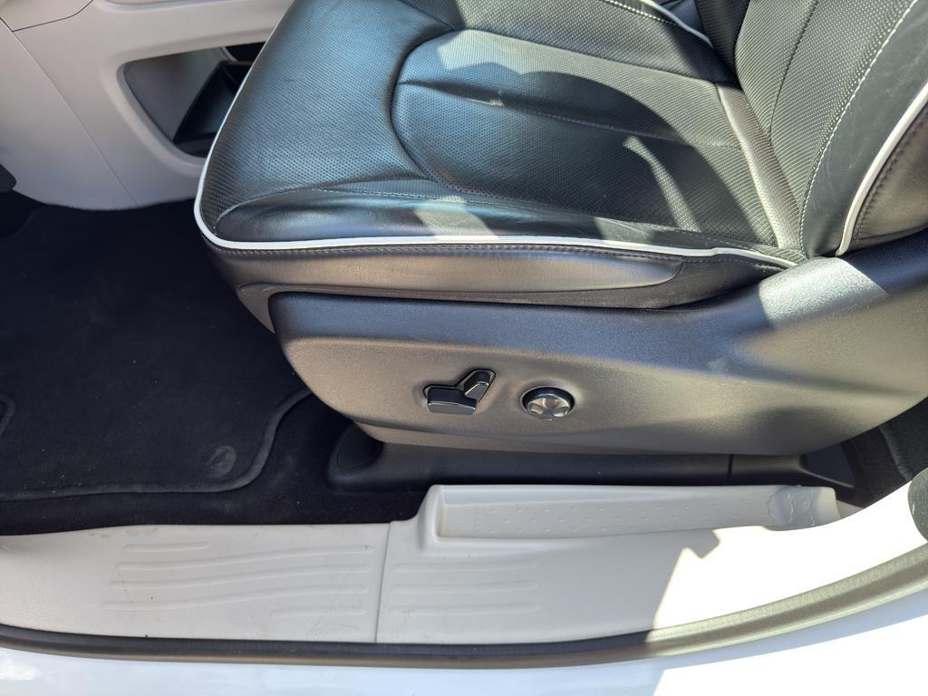 used 2023 Chrysler Pacifica car, priced at $30,895