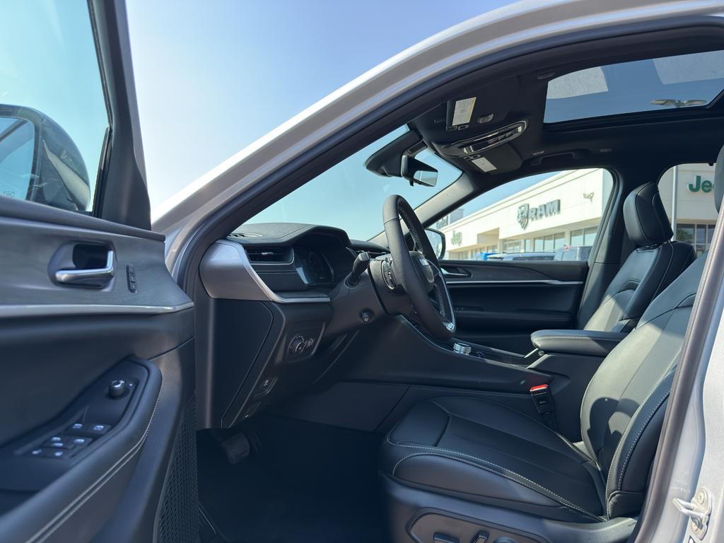 new 2025 Jeep Grand Cherokee L car, priced at $54,036