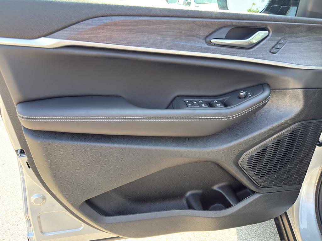 new 2025 Jeep Grand Cherokee L car, priced at $54,036