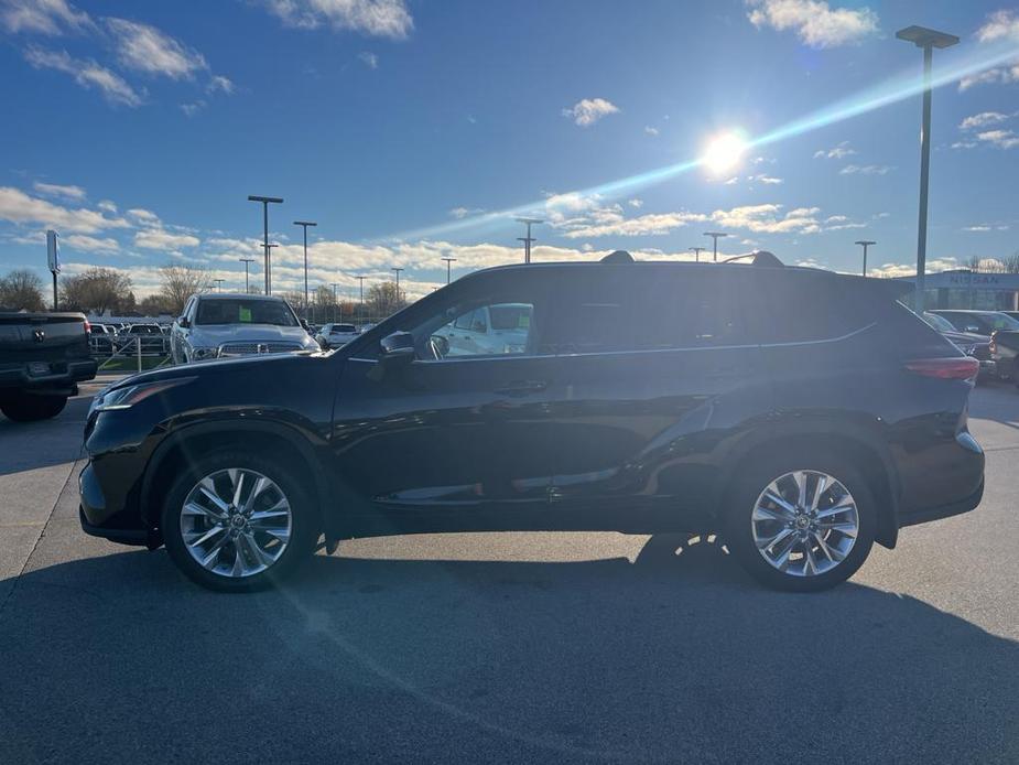 used 2022 Toyota Highlander car, priced at $36,195