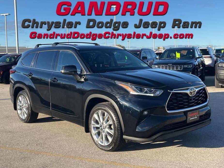 used 2022 Toyota Highlander car, priced at $36,195