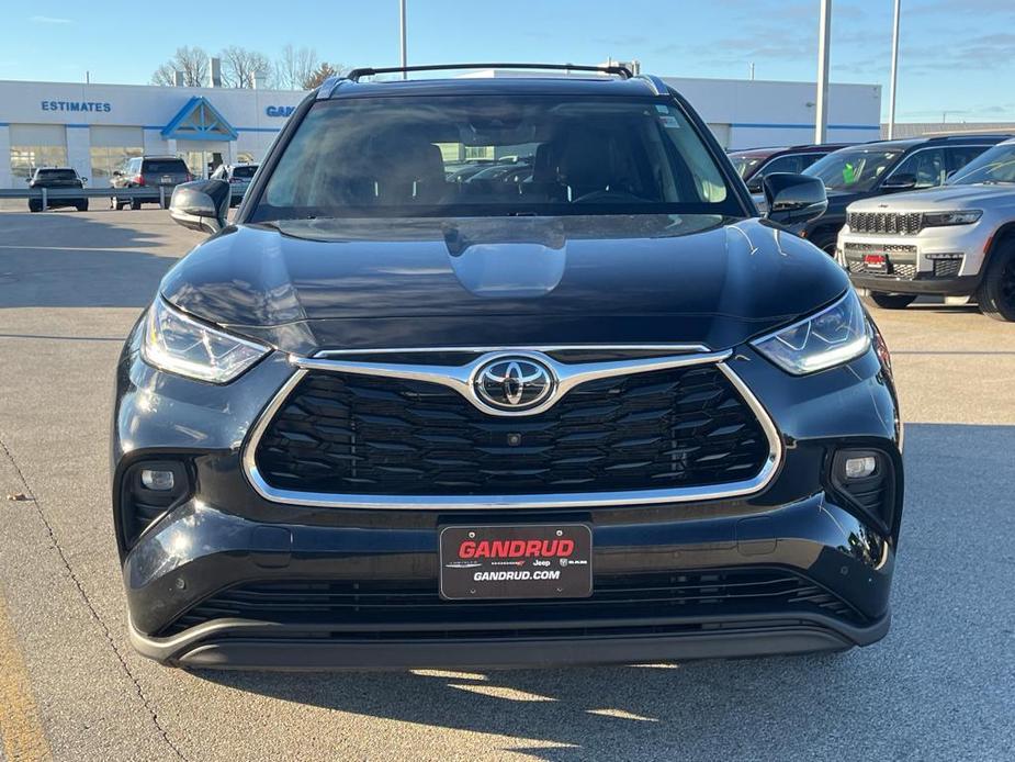 used 2022 Toyota Highlander car, priced at $36,195