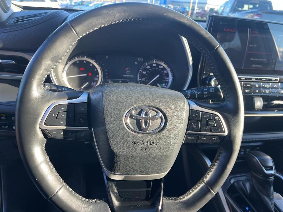 used 2022 Toyota Highlander car, priced at $36,195