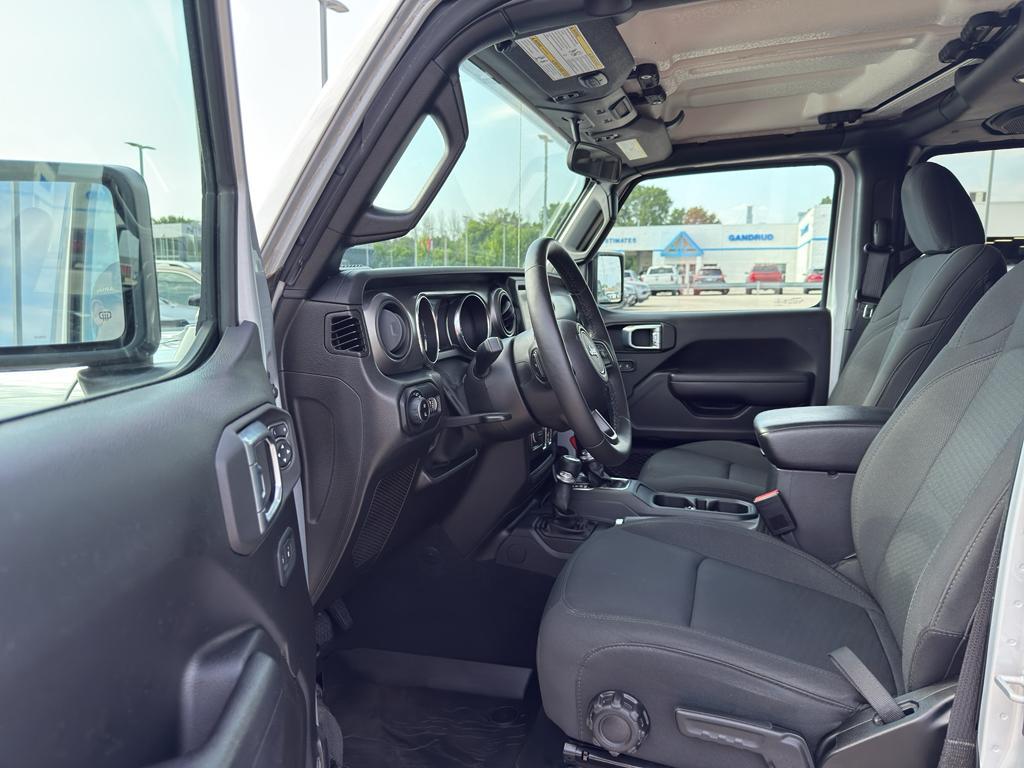 used 2022 Jeep Gladiator car, priced at $34,395