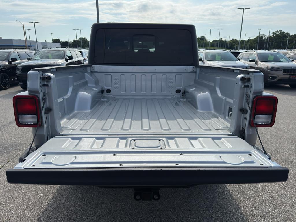 used 2022 Jeep Gladiator car, priced at $34,395