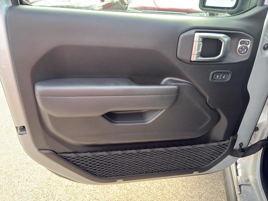 used 2022 Jeep Gladiator car, priced at $34,395