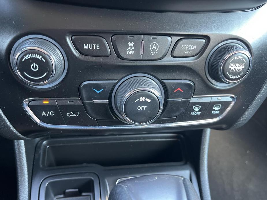 used 2019 Jeep Cherokee car, priced at $17,095