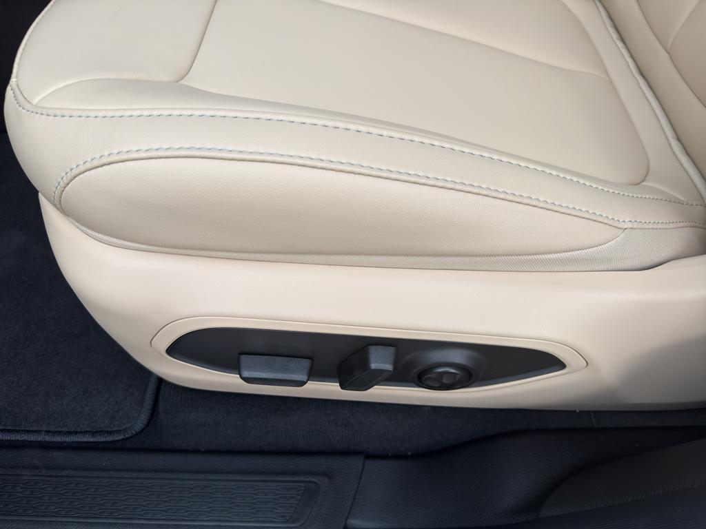 new 2025 Jeep Grand Cherokee car, priced at $48,989