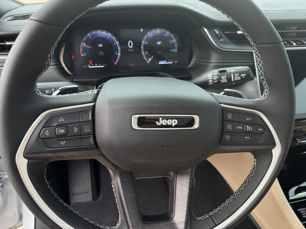 new 2025 Jeep Grand Cherokee car, priced at $48,989