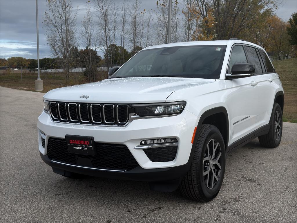new 2025 Jeep Grand Cherokee car, priced at $48,989