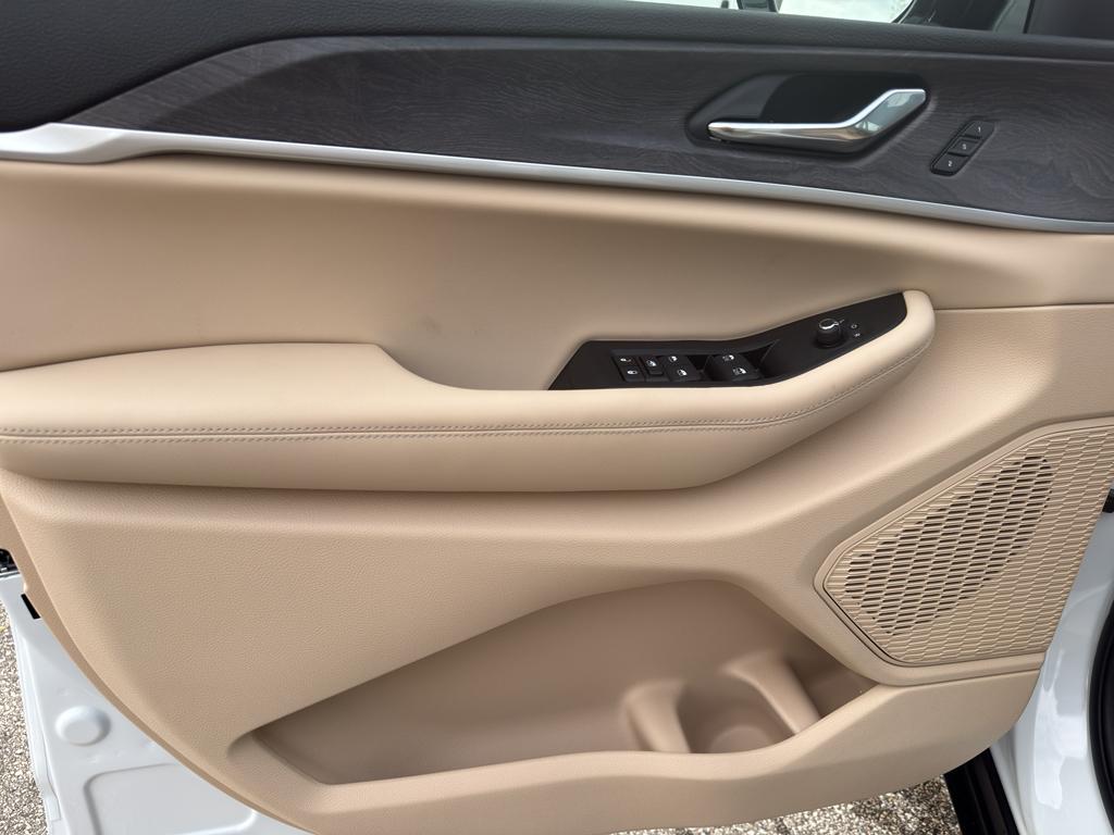 new 2025 Jeep Grand Cherokee car, priced at $48,989