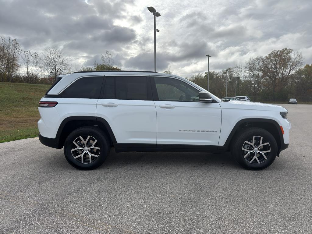 new 2025 Jeep Grand Cherokee car, priced at $48,989