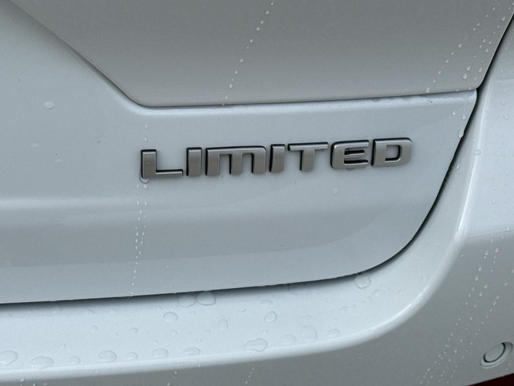 new 2025 Jeep Grand Cherokee car, priced at $48,989