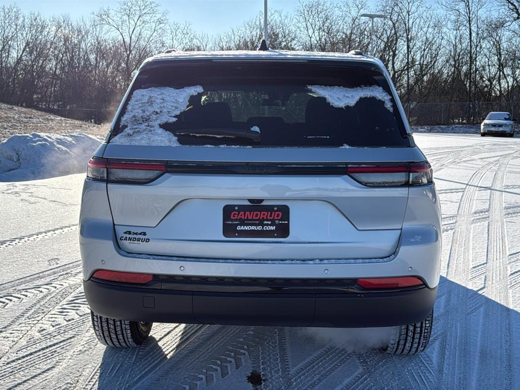 new 2025 Jeep Grand Cherokee car, priced at $45,279