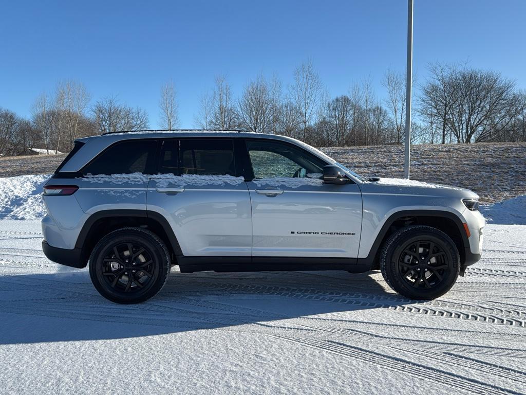 new 2025 Jeep Grand Cherokee car, priced at $45,279