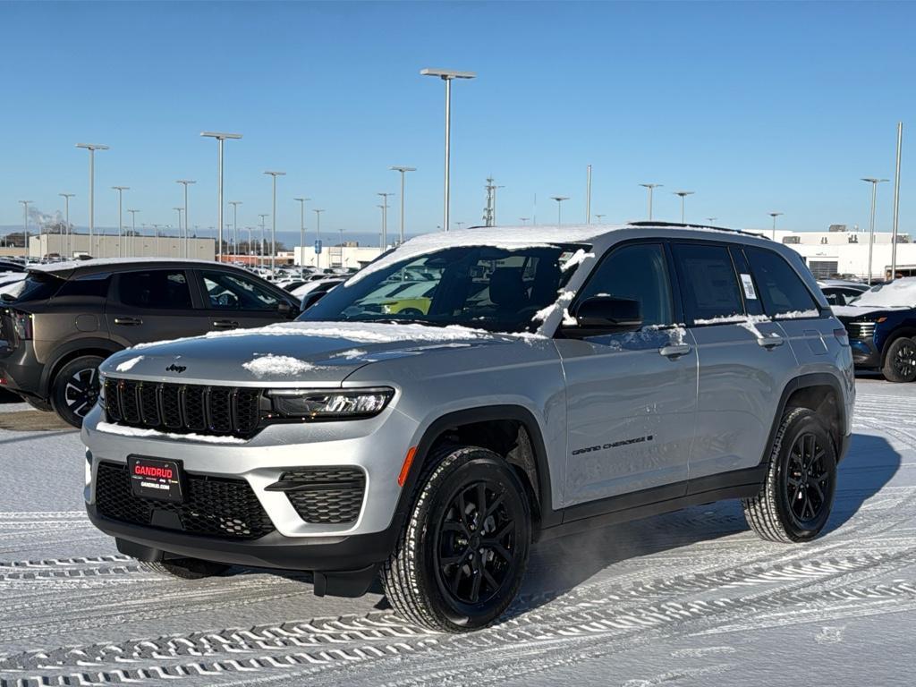 new 2025 Jeep Grand Cherokee car, priced at $45,279