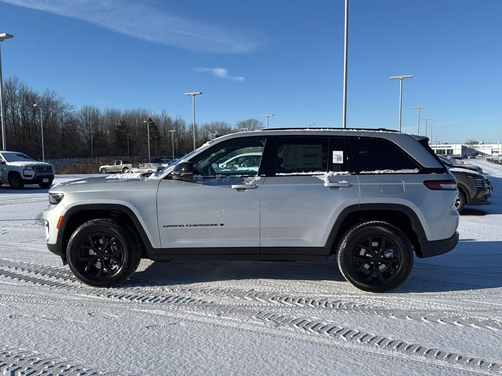 new 2025 Jeep Grand Cherokee car, priced at $45,279