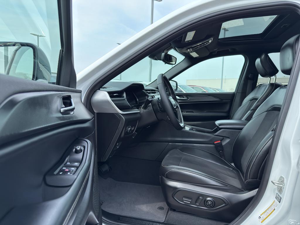 used 2024 Jeep Grand Cherokee car, priced at $36,795