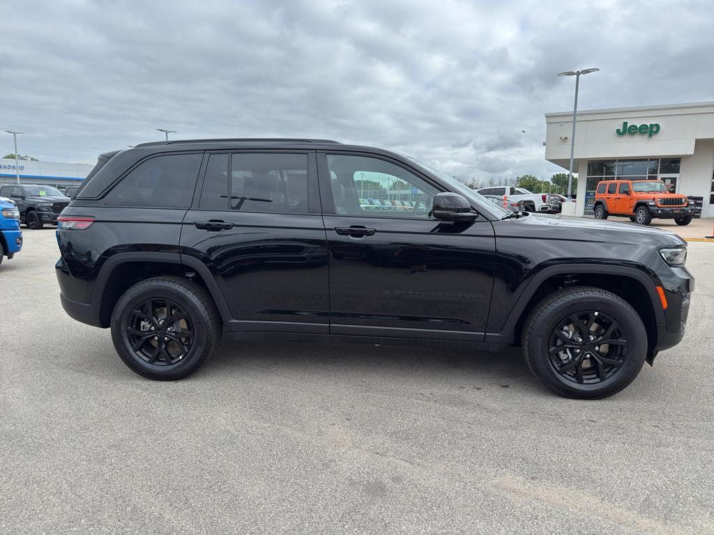 new 2025 Jeep Grand Cherokee car, priced at $44,978
