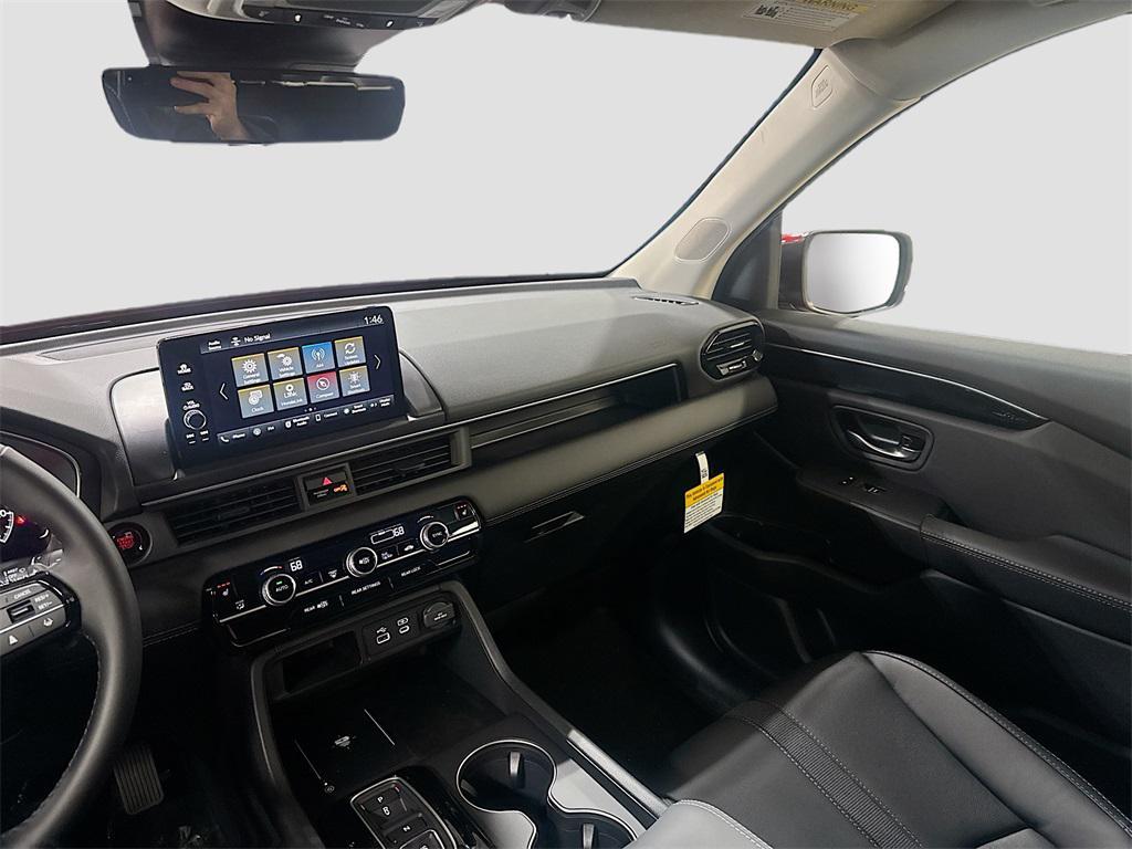 new 2025 Honda Pilot car, priced at $45,300
