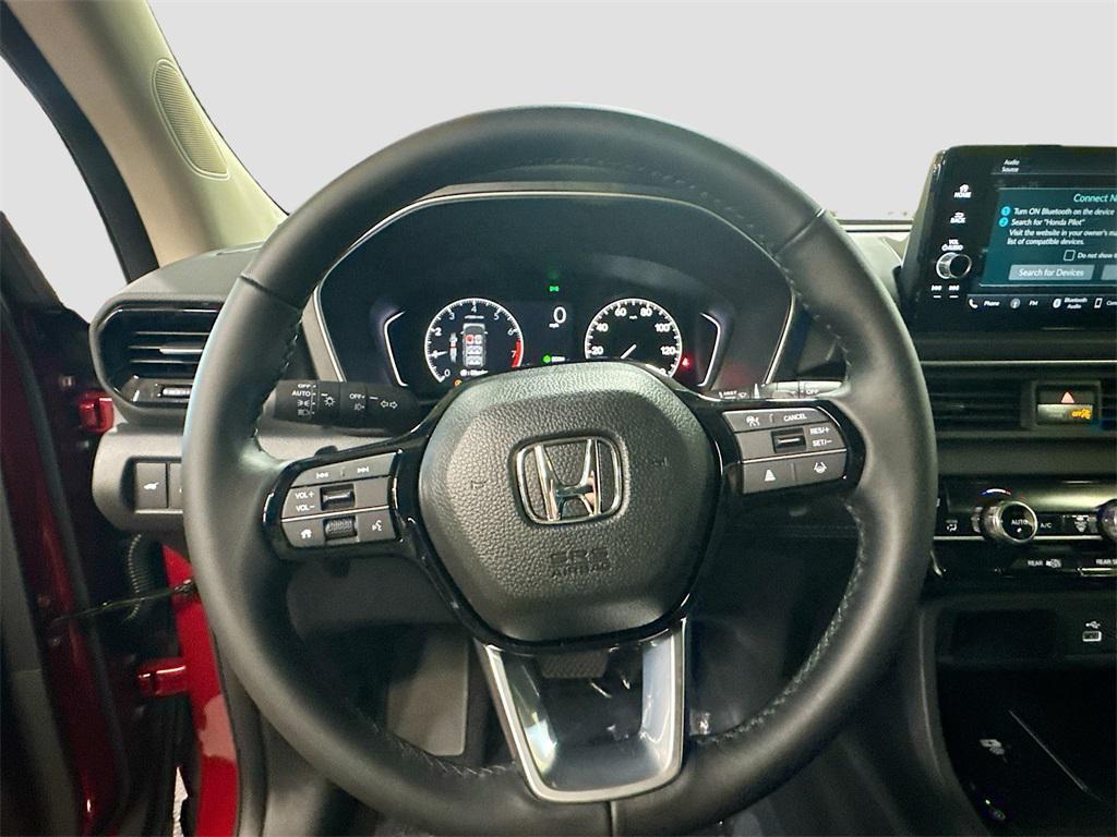 new 2025 Honda Pilot car, priced at $45,300