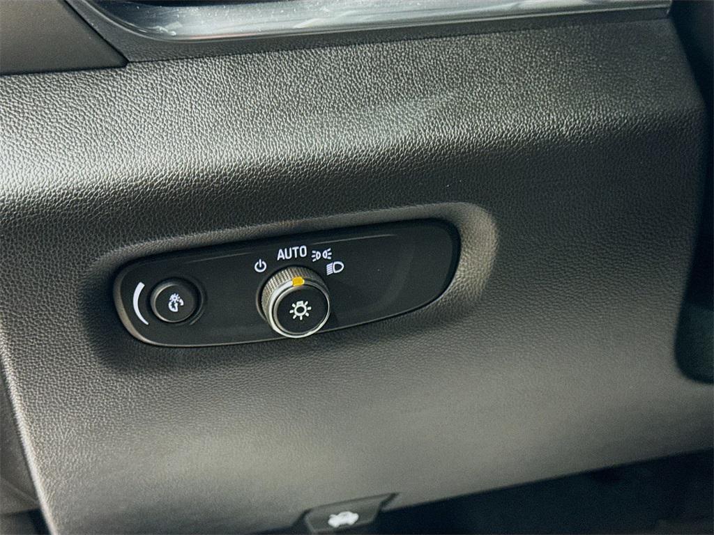 used 2023 Chevrolet Traverse car, priced at $31,500