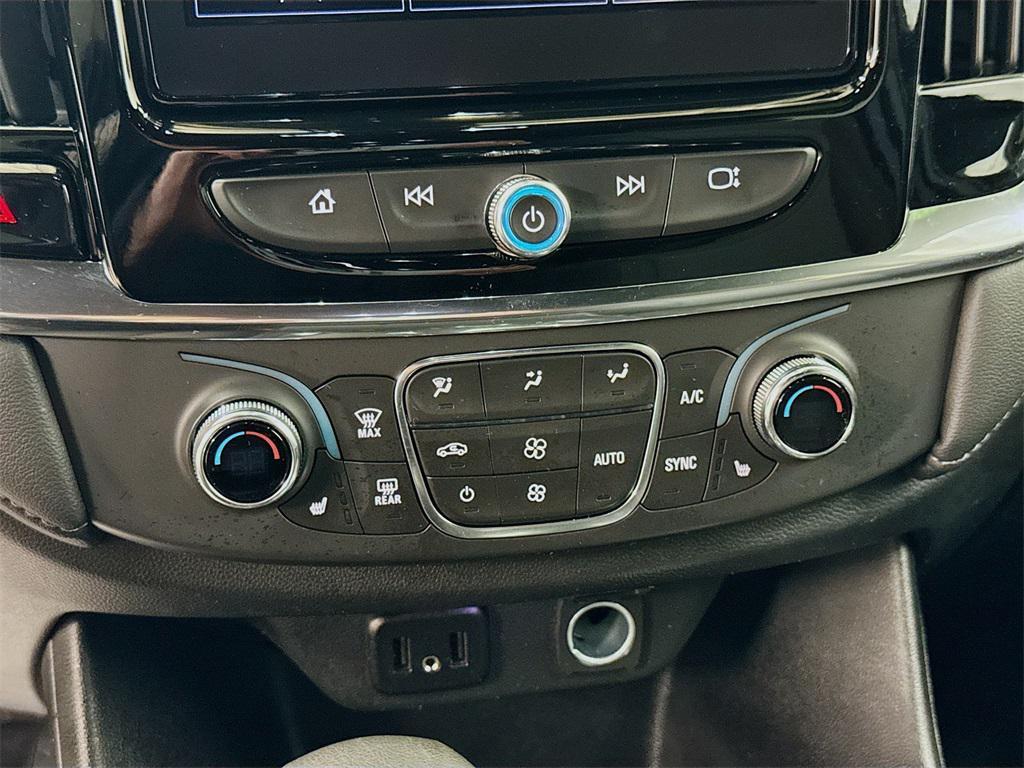 used 2023 Chevrolet Traverse car, priced at $31,500