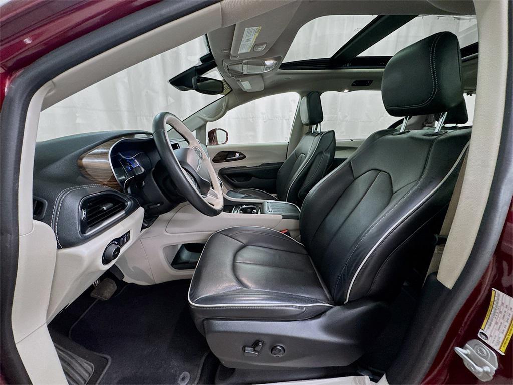 used 2021 Chrysler Pacifica Hybrid car, priced at $25,500