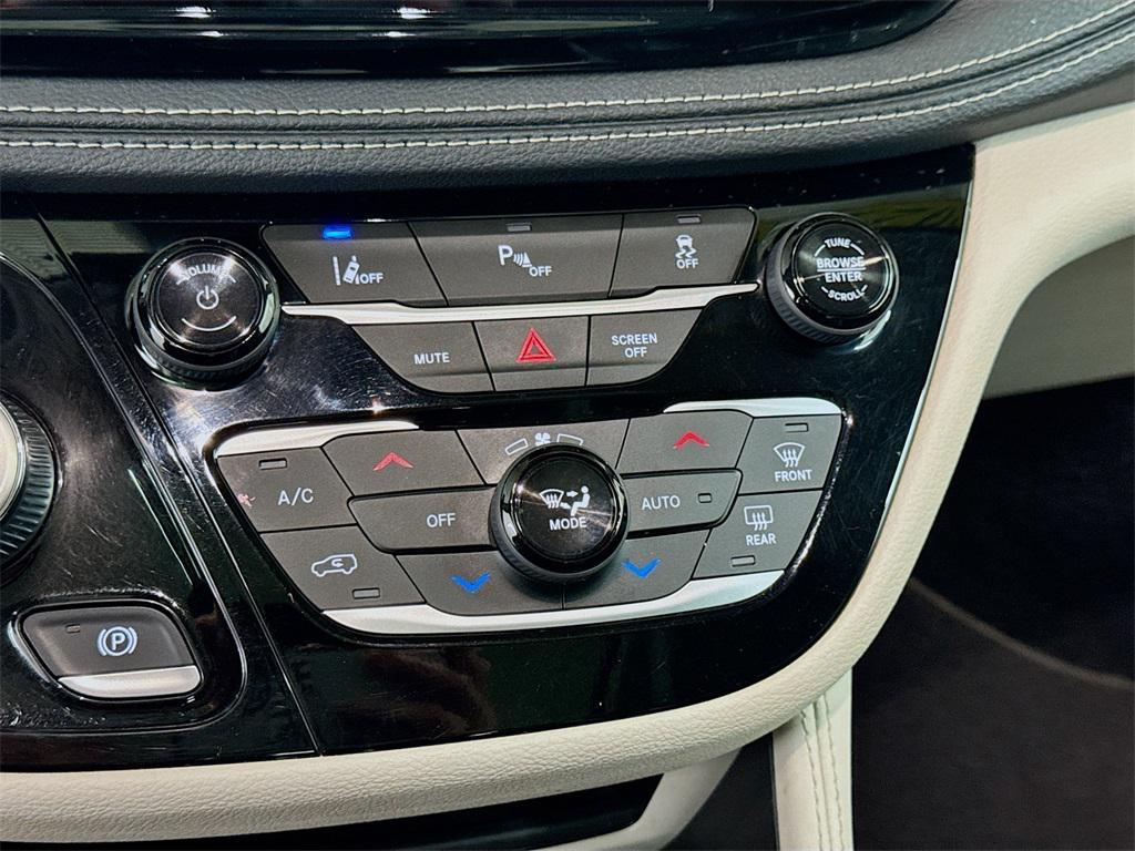 used 2021 Chrysler Pacifica Hybrid car, priced at $25,500