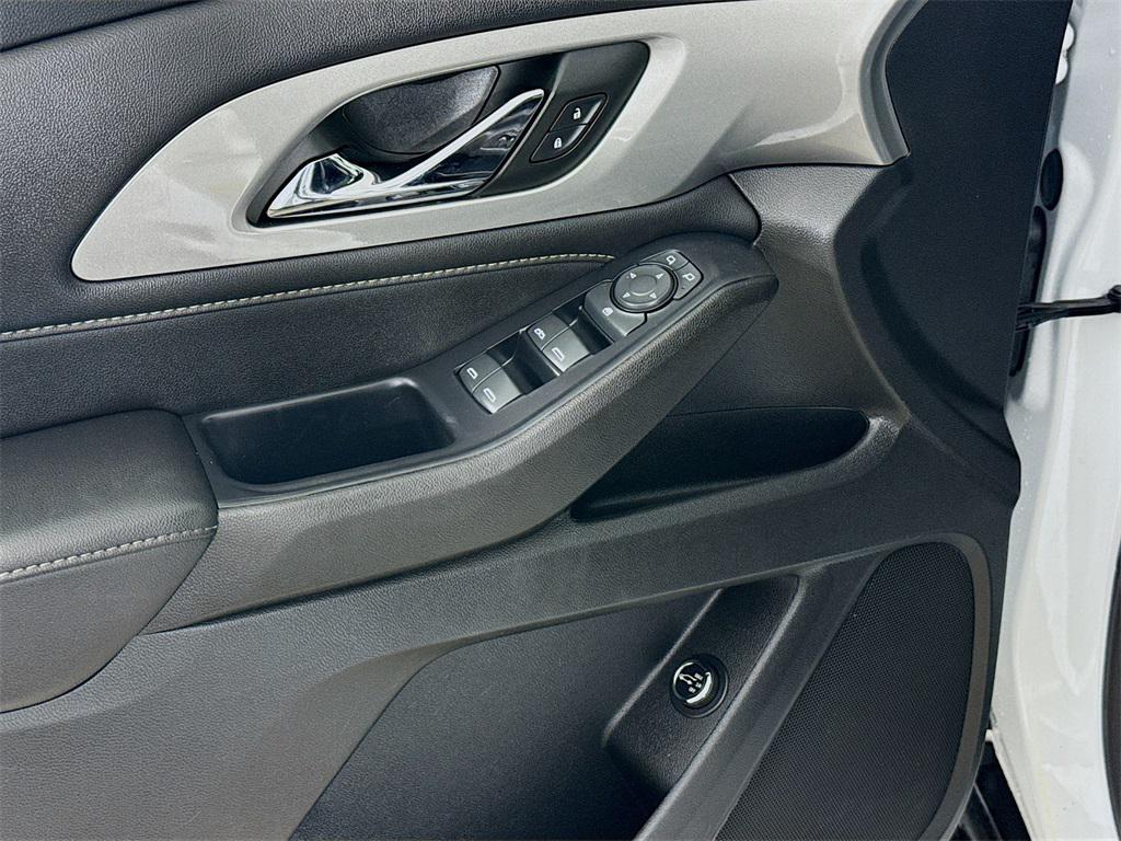 used 2022 Chevrolet Traverse car, priced at $24,500