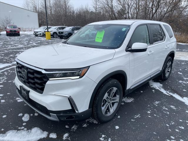 new 2025 Honda Pilot car, priced at $45,200