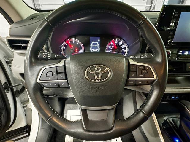 used 2022 Toyota Highlander car, priced at $29,750