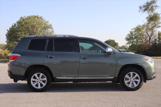 used 2013 Toyota Highlander car, priced at $14,950