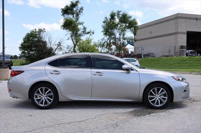 used 2018 Lexus ES 300h car, priced at $25,950
