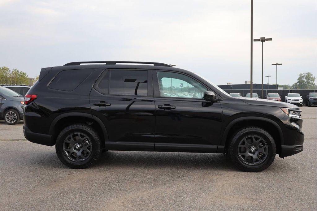 used 2025 Honda Pilot car, priced at $38,950
