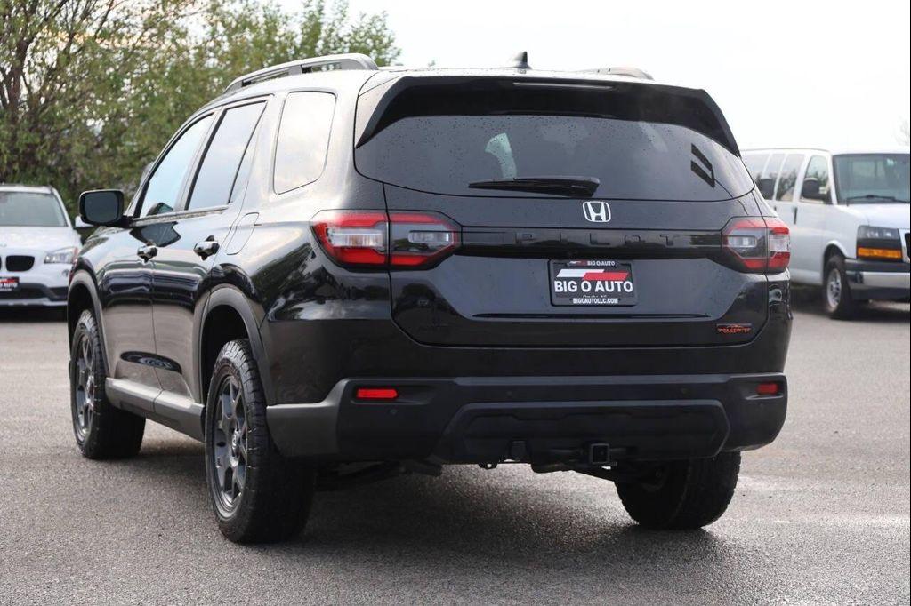 used 2025 Honda Pilot car, priced at $38,950