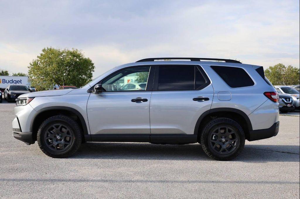 used 2025 Honda Pilot car, priced at $37,950