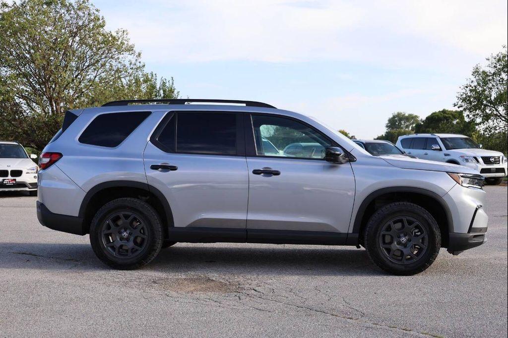 used 2025 Honda Pilot car, priced at $37,950