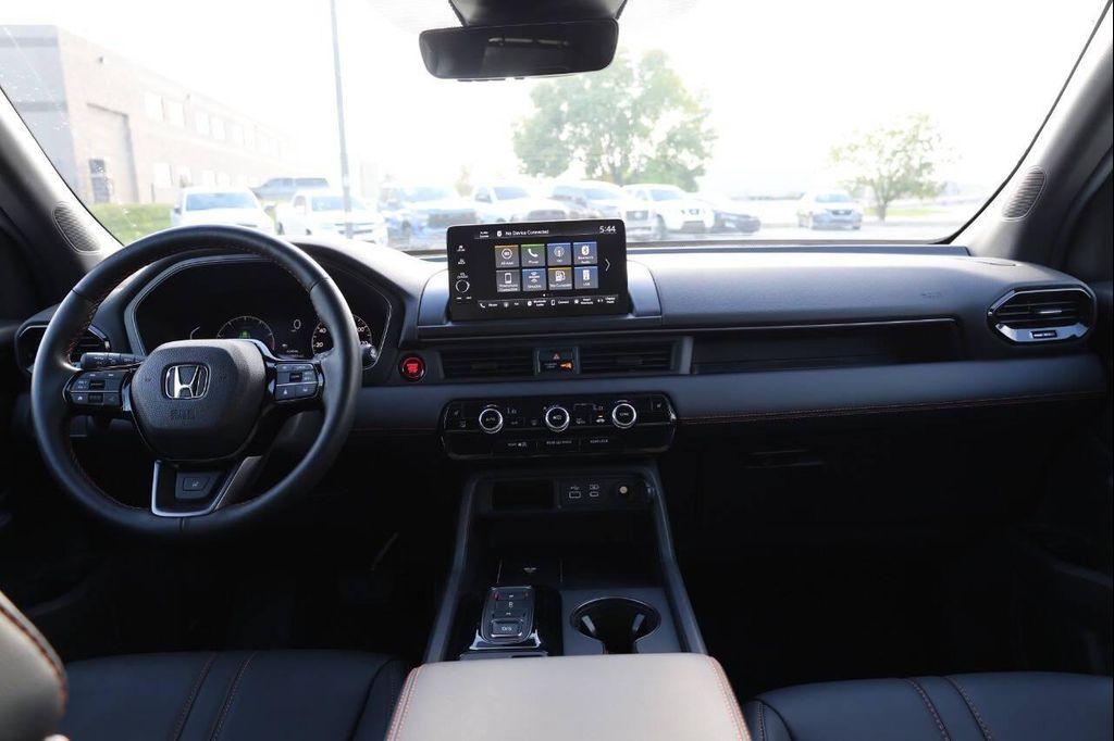 used 2025 Honda Pilot car, priced at $37,950