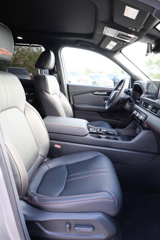 used 2025 Honda Pilot car, priced at $37,950