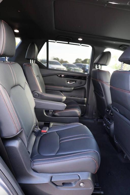 used 2025 Honda Pilot car, priced at $37,950