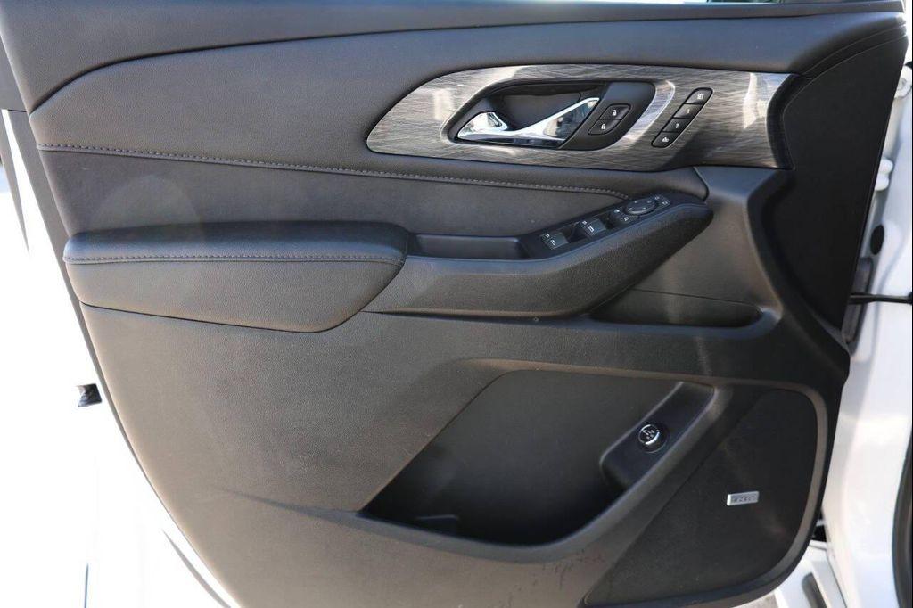 used 2022 Chevrolet Traverse car, priced at $27,950