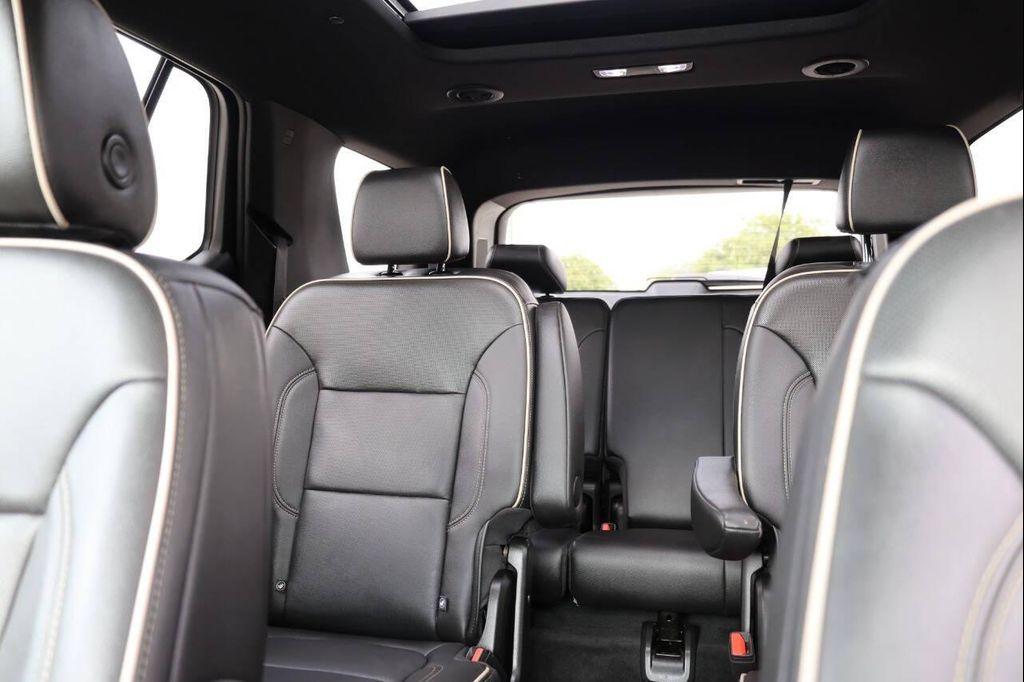 used 2022 Chevrolet Traverse car, priced at $28,950